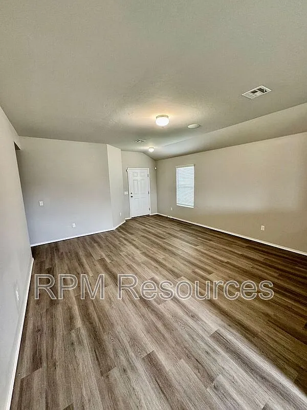 3 bed, 2.0 bath, 1473 sqft, $1,495 — Photo 4