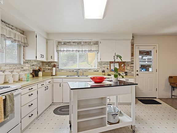 5th image of 1386 Richardson Rd