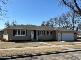 10 W 15th St, Grafton, ND 58237