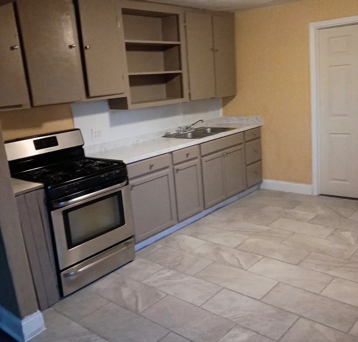 4 bed, 1405 sqft, $1,650 — Photo 3