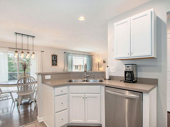 5th image of 7963 Brewer Woods Ct SE