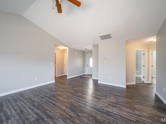 3rd image of 110 Pioneer Ct