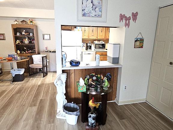 3rd image of 1101 Delaire Landing Rd #101