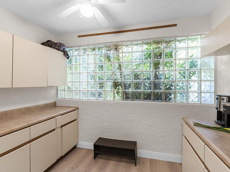 12715 Kingsway Rd — Photo 45