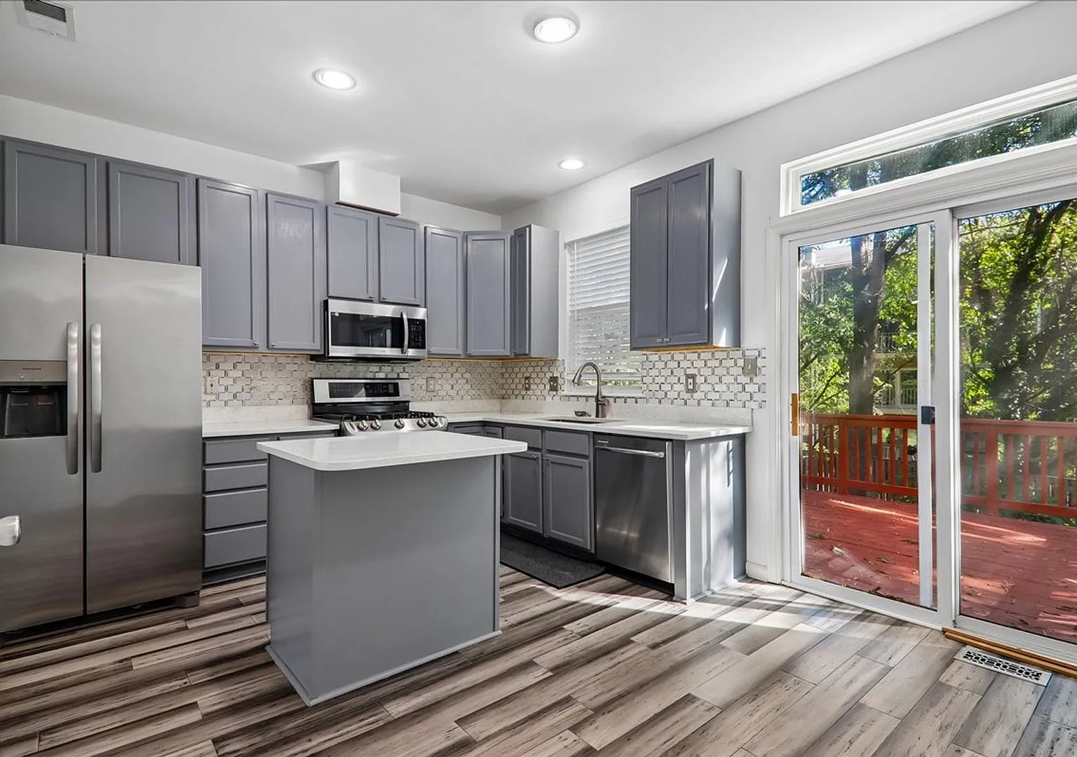 Beautiful Upgraded 3-Bedroom Home in Alexandria's Mount Vernon Area — Photo 3