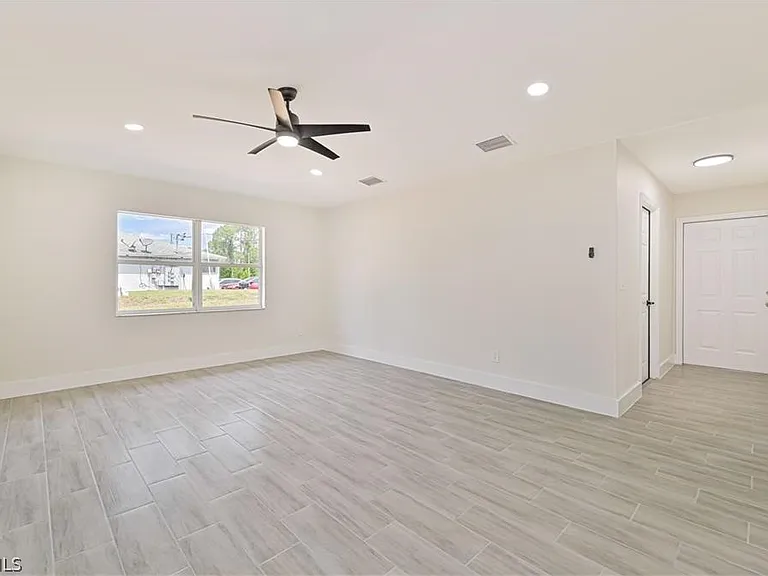 4735 28th St SW — Photo 3