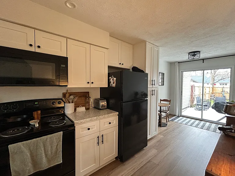 1318 Damyien Arch — Photo 14
