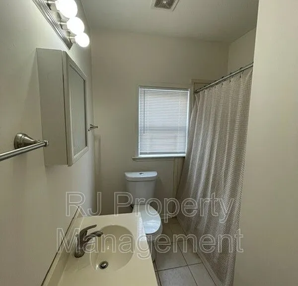 641 S Greer St — Photo 11
