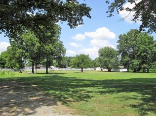 342 S Elm St, Flora, IL 62839