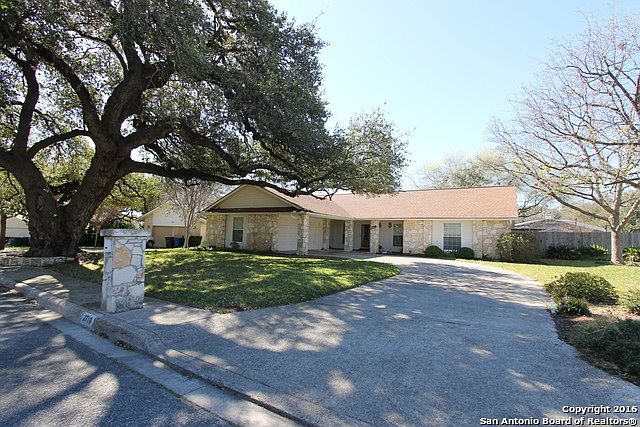 1st image of 2718 Roundleaf Ct