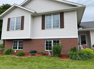 428 Prairie View Cir, Carroll, IA 51401