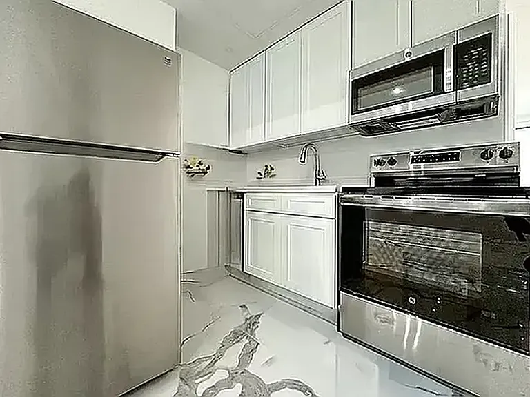 248 W 35th St #806 — Photo 3