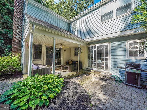 5th image of 342 N Woodmont Dr
