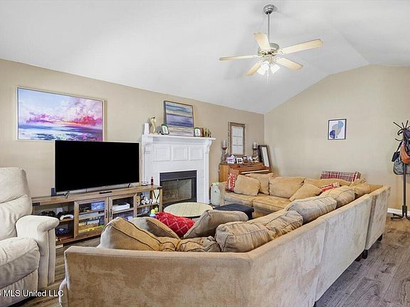 3rd image of 317 Swan Dr