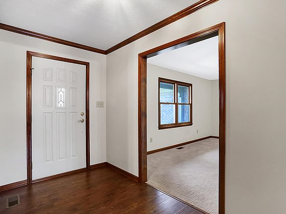 5th image of 8538 Lockwood Pl