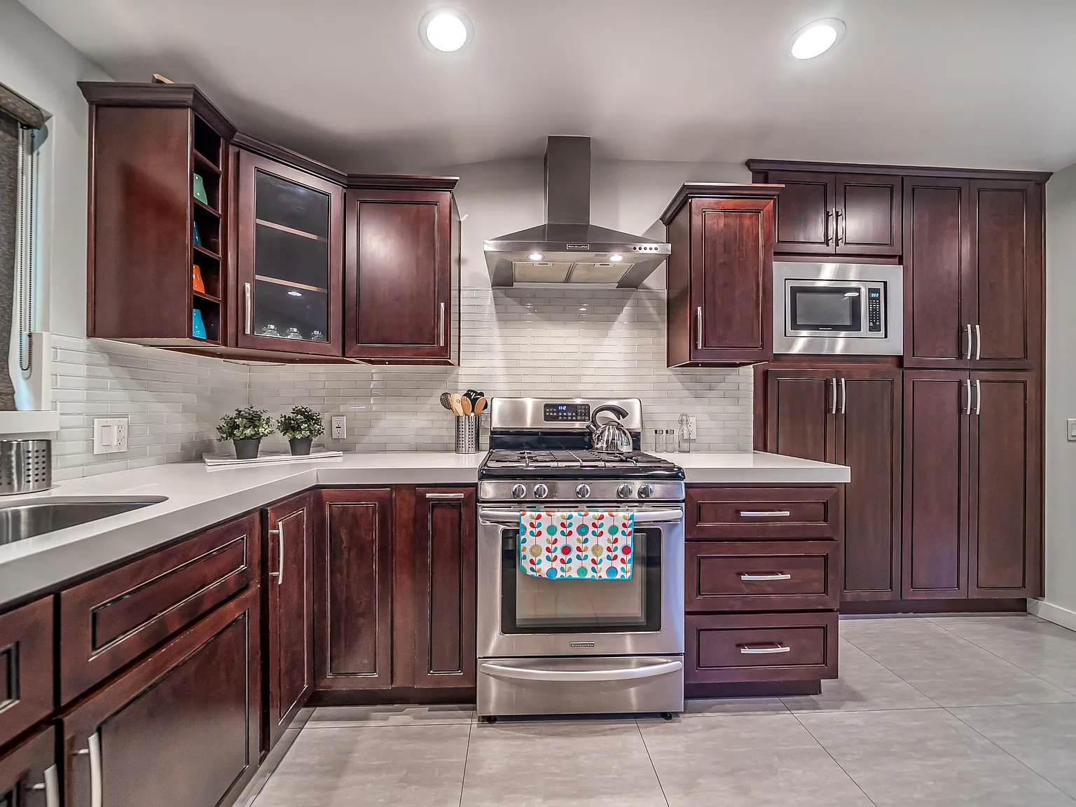 5751 Corteen Pl — Photo 4
