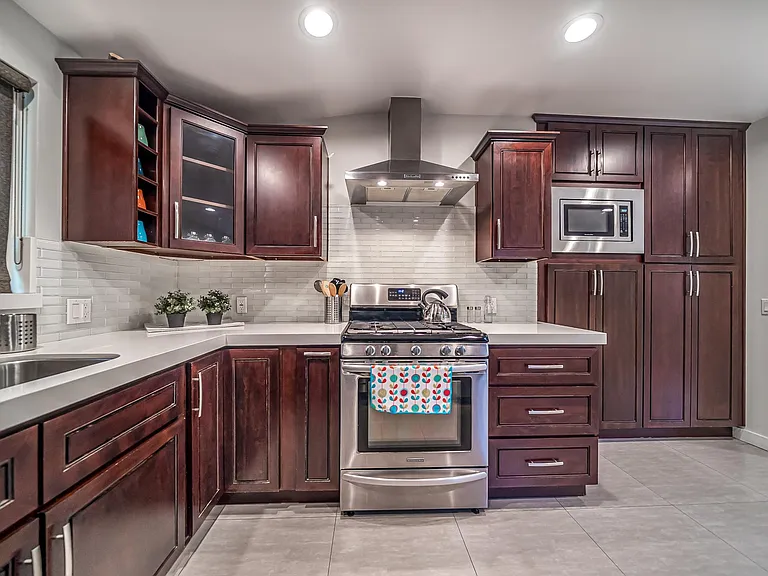5751 Corteen Pl — Photo 4