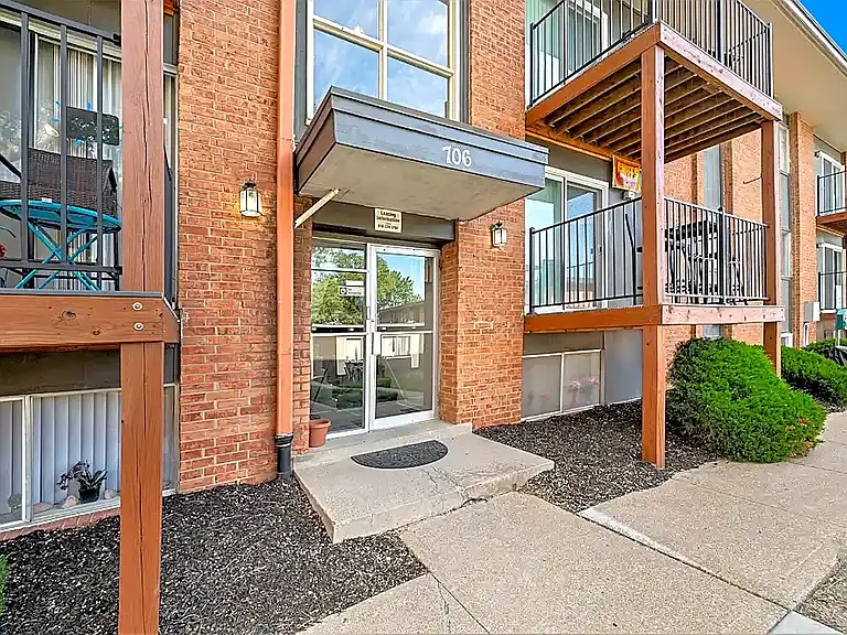 Blue Springs Apartments — Photo 22