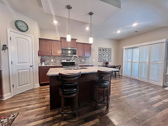 2nd image of 1182 Eagles Bluff Dr