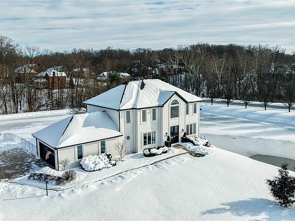 4th image of 9986 Pond Woods Ln