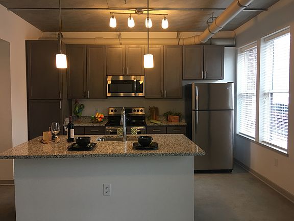 3rd image of 1914 E Franklin St APT 236