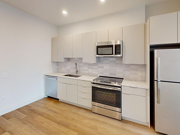2nd image of 959 Dorchester Ave #409