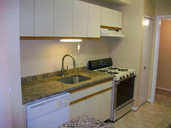 3rd image of 2842 Dover Ln APT 101