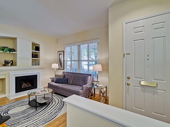 4th image of 216 Everett Ave