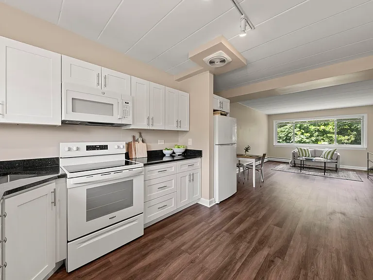 1307 College Ave #207 — Photo 2