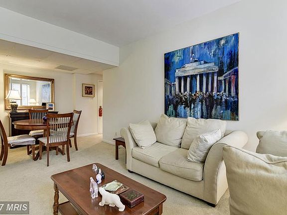 Living Room (3 of 3)