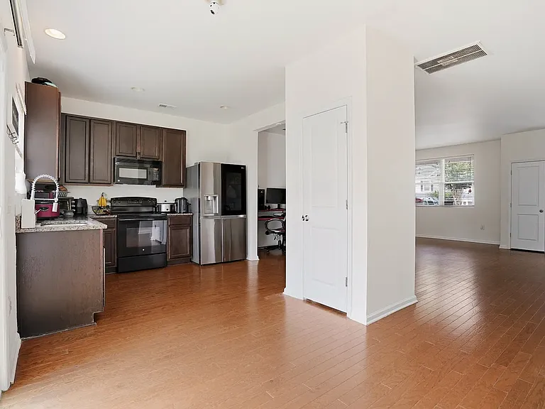 Parlor Dr — Photo 4