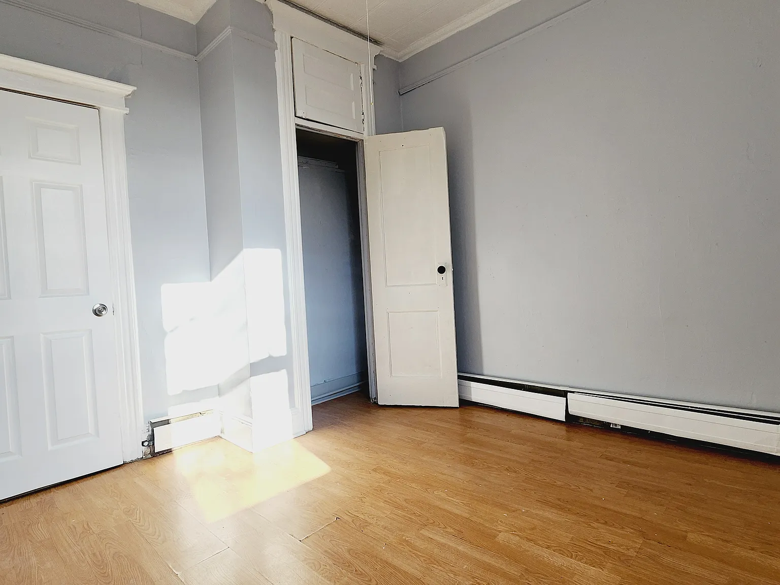 3 bed, 1000 sqft, $2,300 — Photo 2