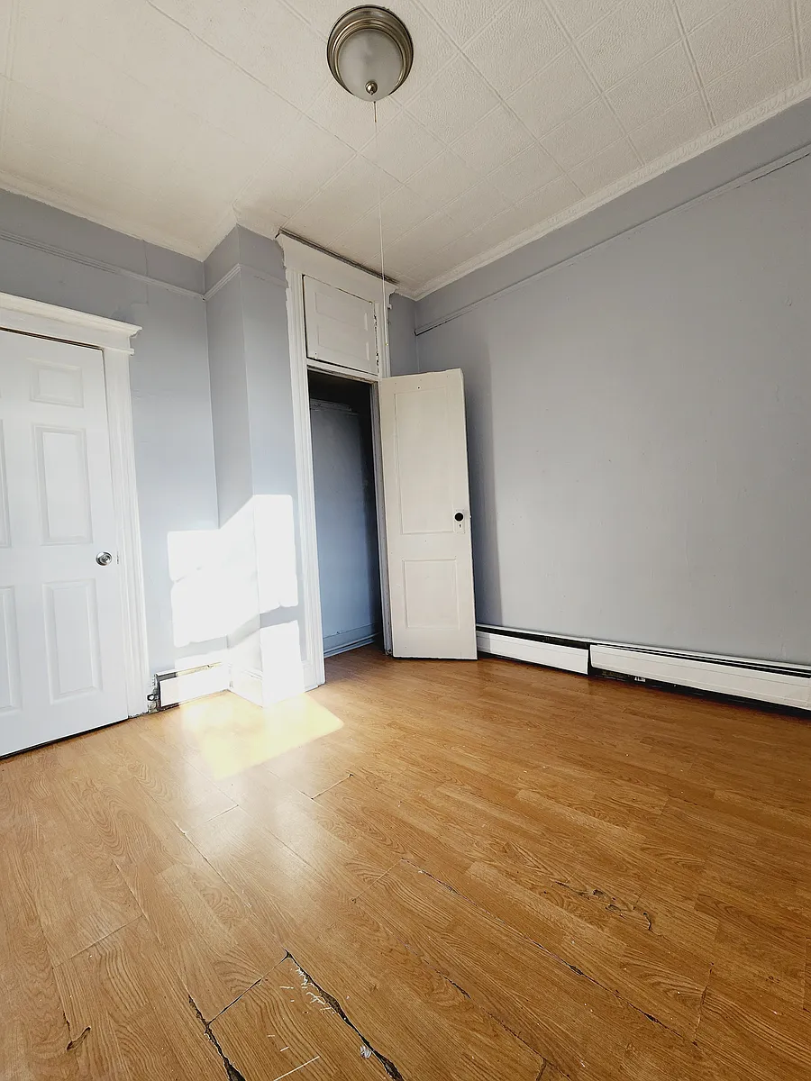 Building Photo - 9.5 Grant Ave #3L