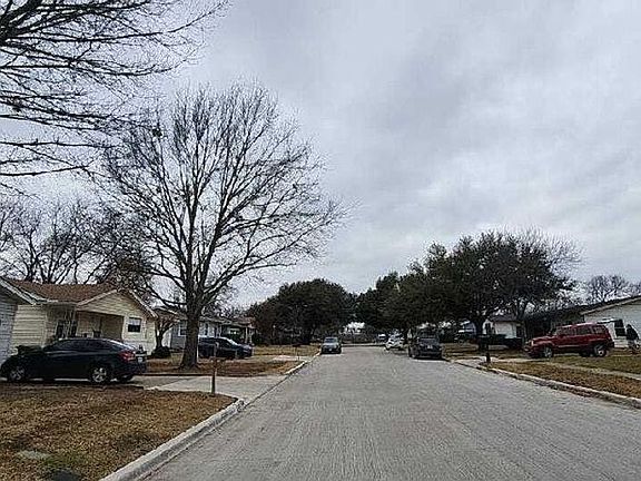 5th image of 749 W Redbud Dr