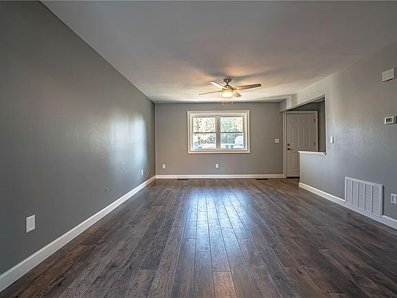 3rd image of 1312 Royal Dr