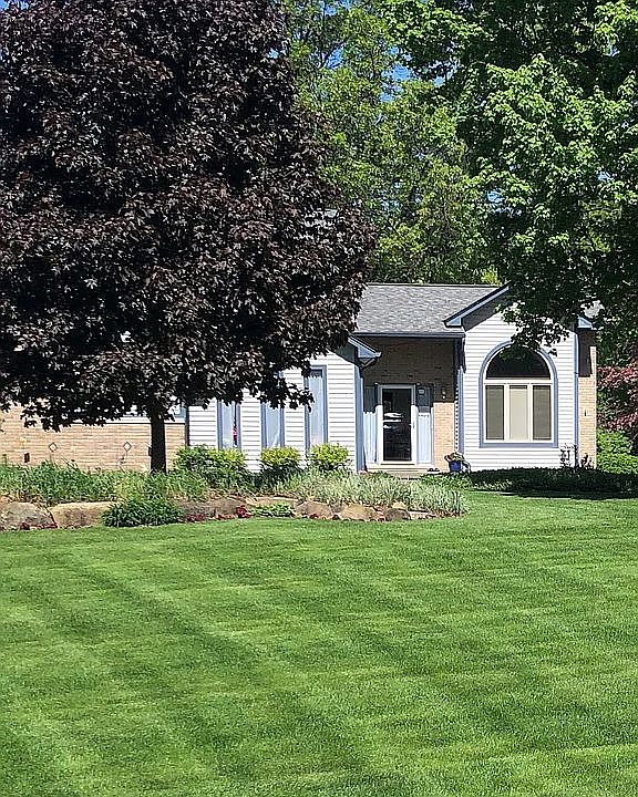 1st image of 230 Crescent Hill Dr