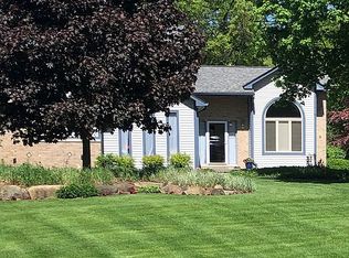 230 Crescent Hill Dr, Ortonville, MI 48462