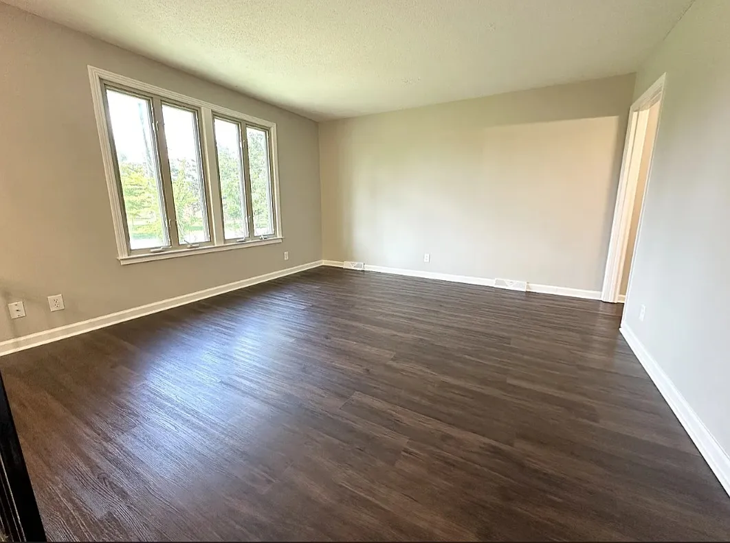 307 Bancroft Dr — Photo 2