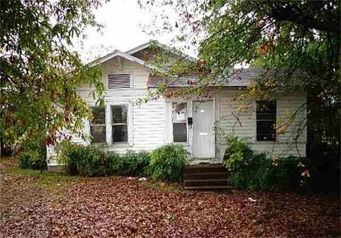 1st image of 832 N 4th St