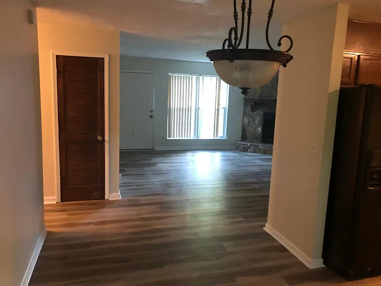 430 Ridgetop Dr NW — Photo 3