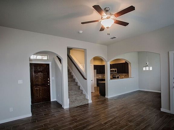 3rd image of 136 Lakeview Ct