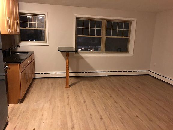 3rd image of 37 Duncan Ave APT 7G