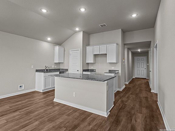 5th image of 5931 Willow Point Blvd.