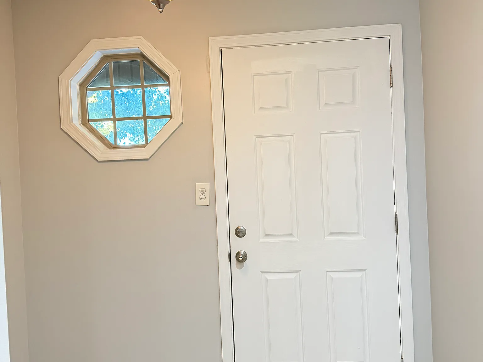 3 bed, 2.5 bath, 1413 sqft, $1,800 — Photo 1