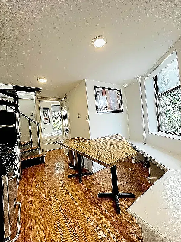 516 East 11th Street — Photo 1