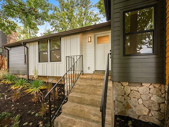 4th image of 304 Sunrise Cir