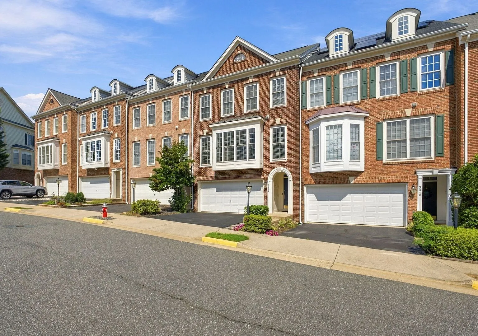 Spacious Alexandria Townhome | Near Old Town & I-495 — Photo 3