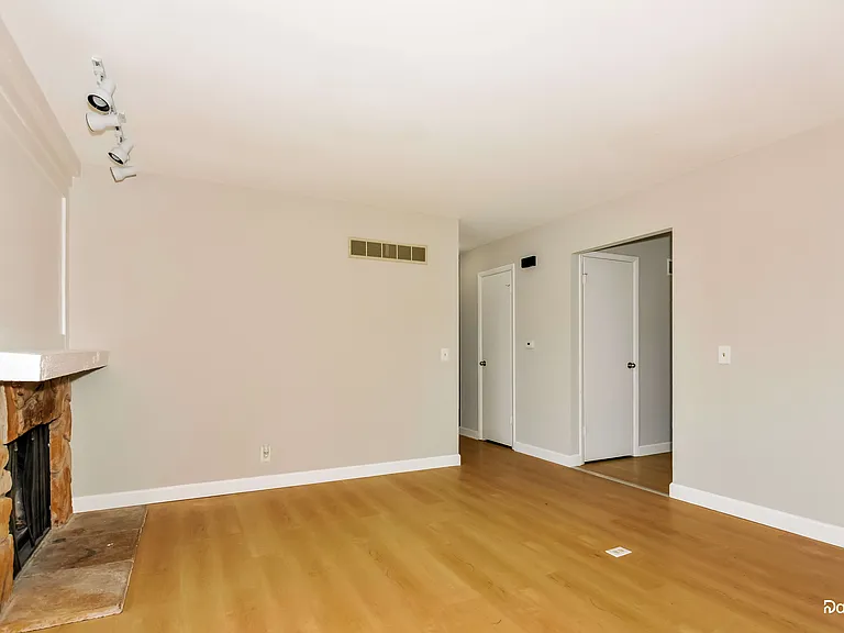 5 Elmdale Ct — Photo 4