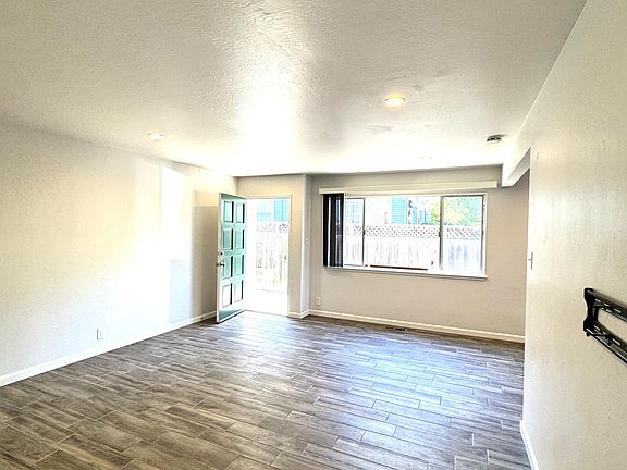 4th image of 813 Jefferson Ct APT 2