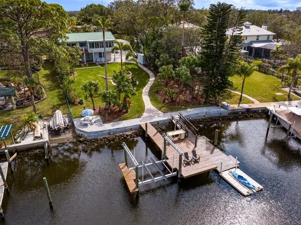 3225 Bluff Blvd, Holiday, FL 34691